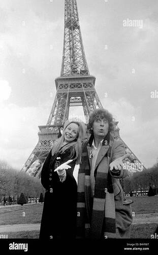 dr-who-television-programme-in-france-1979-tom-baker-and-lalla-ward-B4YR87
